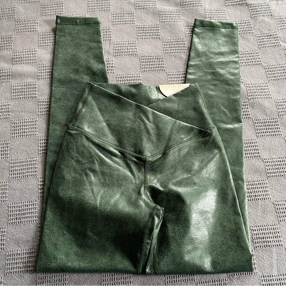Offline by Aerie the Hugger Crossover Leggings - Picture 11 of 12
